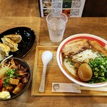 和歌山ラーメン まる岡 - 