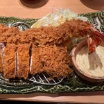 よし平 いなり店 - 「天然超特大海老フライとひれ・ロースのデラックス膳(2,980円)」