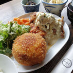 常衛門食堂 - カニクリームコロッケとチキン南蛮定食