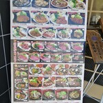 焼肉の栄亭 - お店入口のメニュー表