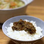 新井武平商店 - 熱々のご飯におなめをたっぷりのせて
頂きますと、味噌の中に生姜と茄子が入ってました！
そのままだと塩分が少し濃いめなので、
いろんな料理の素材として使った方が良さげ(⊙ꇴ⊙)