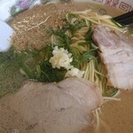江ちゃんラーメン - 胡麻も投入してます♪