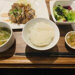 Sousaku Gohan To Wain Kurumaya - 鶏肉の照り焼き胡麻ソース