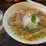 Komugi - 塩ラーメン、スープが澄んでいます