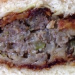 稲垣商店 - メンチカツバーガー断面アップ