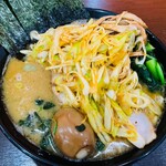 ラーメン 杉田家 - チャーシュー麺（大）・味玉・青菜＋葱チャーシュー