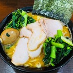 ラーメン 杉田家 - チャーシュー麺（大）・味玉・青菜