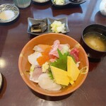 Sushi Sakana Jizake Appare - ちらし寿司（エビ抜きで注文）