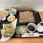 そば切り はつ穂 - 料理写真:野菜天せいろ（税込み１７５０円）