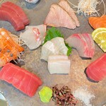 Assorted 7 pieces of sashimi from this morning's market (for one person)