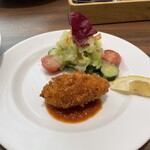 kitchen俊貴 - タラバガニのカニクリームコロッケ、キャベツマリネサラダ　温かいお野菜を添えて