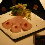 東郷 - お造り／本日の鮮魚 黒酢の中華風だれ フェンネル、ハスイモ、黄人参のサラダと