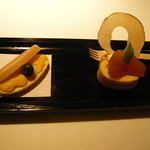 東郷 - デザート／薩摩芋の最中アイス・ヨーグルトロールケーキと林檎のコンポート