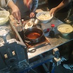 大平製麺 - 薬味・ダシ・・・この狭いスペースに集結されています。