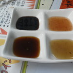 Tachinomi Ageage - ソース(左上)梅だれ(右上)ごま油だれ(左下)塩だれ(右下)