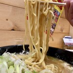 Raamen Wadachi - 中太ゆるちぢれ麺をリフトUP⤴️