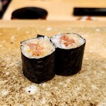 鮓 かね庄 - 赤貝紐細巻き、家人と半分づつ。