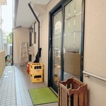 グリル まどか - 店の入口