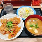 松屋 - 炙り十勝豚丼+豚汁アップグレード+野菜サラダ