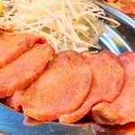 炭火大衆焼肉 猪鹿鳥 - 塩タン