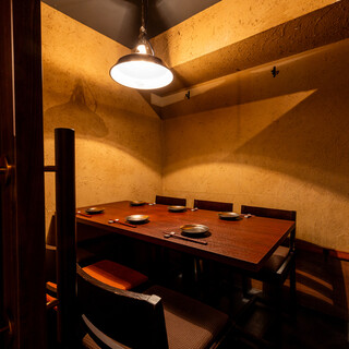 【カジュアルながら贅沢感も味わえる】田町に佇むネオ個室酒場