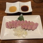 赤羽 もつ焼のんき - タン刺し