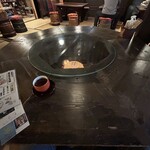 黒江ぬりもの館 - 店内中央テーブル❗️