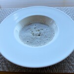 フランス料理 Arum - マッシュルームのスープ