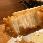 銀座とんかつ檍 - 帆立フライも生食用なので中は半生しっとり