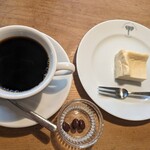 ELEPHANT FACTORY COFFEE - ブレンド8 750円 ＋ ミニチーズケーキ 550円