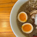 麺屋 だいくう - だいくう味玉中華そば750円（大盛り＋100円）左