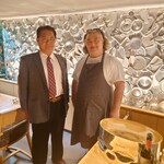 CUCINA - このお店のシェフ田中照道氏とおっさんの記念撮影
      いつもながらの作業服ではなくてスーツとなる
      前日ハンバーグ店で人相が悪く❔料理撮影不可となったけど
      スーツ着てれば馬子にも衣装❔（笑）
      紳士に見える❔w