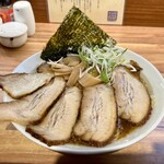Chuukasoba Kimino Aru - チャーシュー麺 (醤油) 1250円、大盛り 100円
                        2023年11月3日