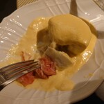 クッチーナ - チーズのソースが掛けてあるのでチーズのコクと
      生ハムの塩気が共に頂くと相乗効果で旨味が増して
      これも味わいが合ってるよねえ❕