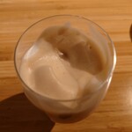 クッチーナ - カプチーノを選択
      苦みシッカリなエスプレッソに
      スチームドミルクの泡が凄く細やかで消える感じがない
      
      エスプレッソを泡と混ぜて
      苦みとミルク感を楽しんで頂いた