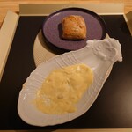 クッチーナ - 残りのソースは高加水パンな感じのあるモッチリとした
      熱々のフォカッチャで掬い取り
      当然旨味タップリなソースの全てを
      頂いちゃうに決まってる❔（笑）