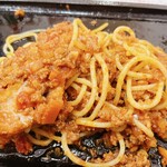 わ楽 - 最後にミートソースで和えてまとめてみました。