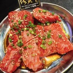 炭火焼肉うしまつ - 赤身カルビ