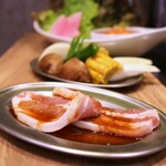 個室 神戸焼肉×食べ放題専門店 肉丸 - サムギョプサル