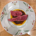 La Stalla - 焼いたときのあまりの赤身の濃さに急遽仕込み中のテール煮込みをソースに使用。そのテールも煮ても煮ても柔らかくならんらしい。煮えたらさぞ美味いこったろう。