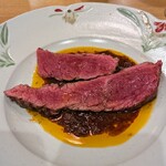 La Stalla - トカプチさんの自然放牧牛。高橋めん羊農場さんのお肉に通ずる感覚かな。高橋さんのお肉も次回はより濃いところを頂きたいですね。