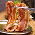 個室 神戸焼肉×食べ放題専門店 肉丸 - サムギョプサル