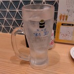 鮨・酒・肴 杉玉 - お店のロゴ入りジョッキのチューハイ