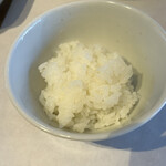 竈 - 2杯目の小盛り。小粒なヒノヒカリ。