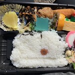 弁当・惣菜 さかもと - 料理写真:おまかせ弁当 寄ってるね〜w