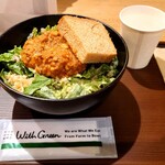 サラダボウル専門店 With Green - スパイシーキーマカレーと秋の味覚サラダ