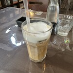 ふらのや - アイスカフェラテでゆっくり待ちます！