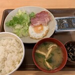 すき家 - 自社製ベーコンエッグ朝食　420円