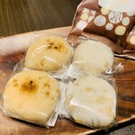和泉屋傳兵衛 - みたらし栗大福250円　くるみ大福180円　ころころくるみ3個入り650円