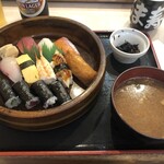 Kuruma Zushi - すし盛定食　豚汁付